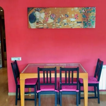 Cozy, Sunny Flat 600m From Beach, 20 Mins To Bcn